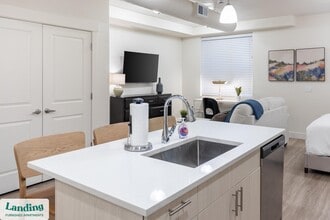 2201 S 900 E in Salt Lake City, UT - Foto de edificio - Building Photo