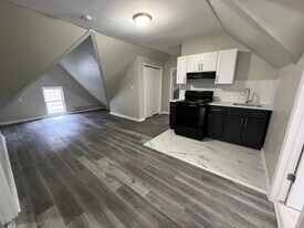 544 Sanford Ave, Unit 3