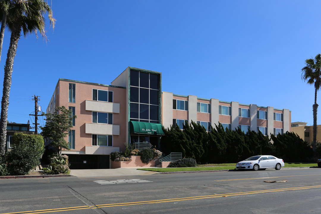 La Jolla Crest in La Jolla, CA - Building Photo