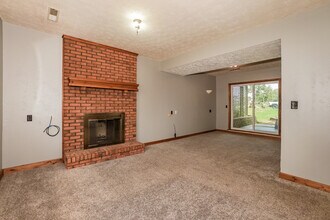 371 Shenandoah Blvd, Unit 0475 in Barberton, OH - Foto de edificio - Building Photo