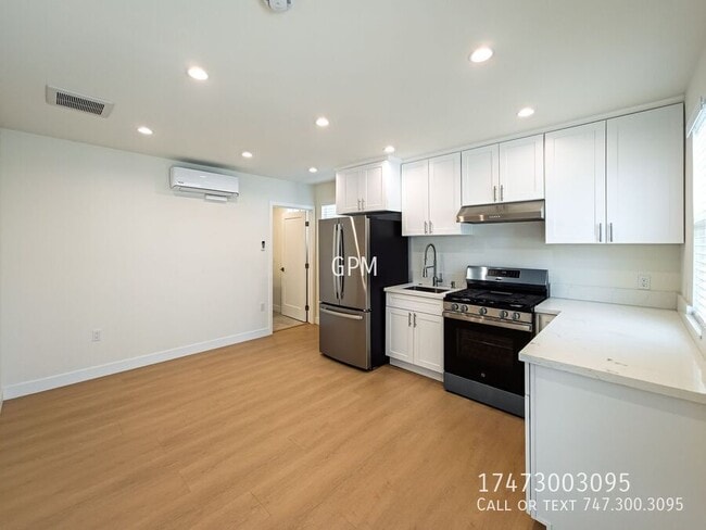 11022 1/2 Penrose St. in Los Angeles, CA - Building Photo - Building Photo