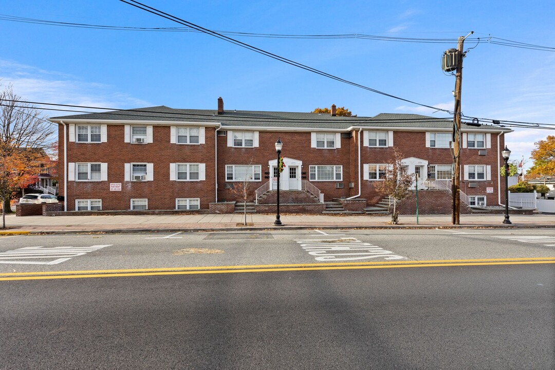 FAO Hasbrouck Heights LLC in Hasbrouck Heights, NJ - Foto de edificio