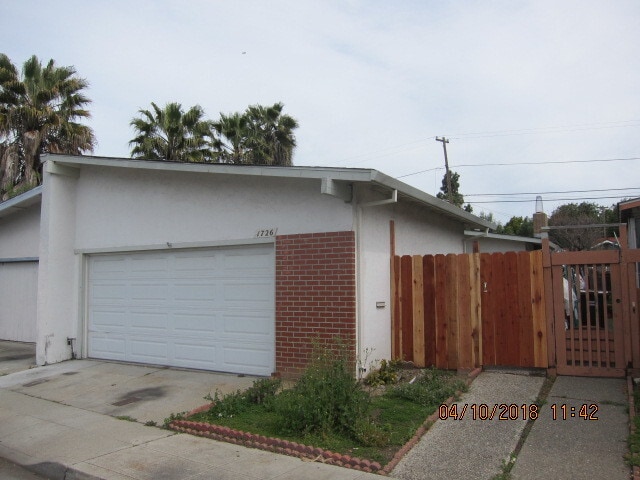 property at 1726 Pinewood Ct