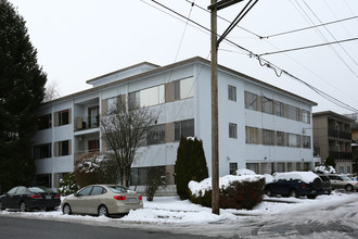 1215 W 13th Ave in Vancouver, BC - Building Photo - Building Photo