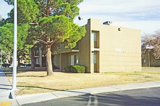 Janice Brooks Bay in Las Vegas, NV - Foto de edificio - Building Photo