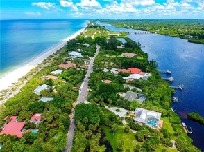 8335 Manasota Key Rd in Englewood, FL - Foto de edificio - Building Photo