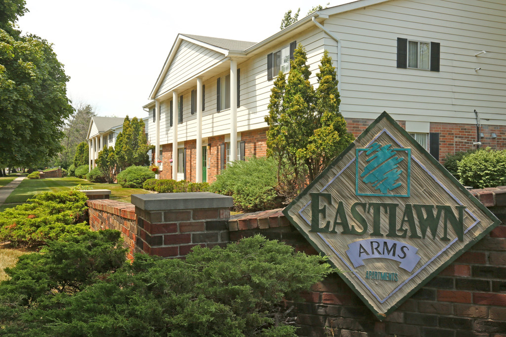 Eastlawn Arms Apartments in Midland, MI | ApartmentHomeLiving.com