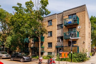 805 Saint-Philippe Rue in Montréal, QC - Building Photo