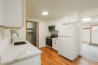 4416 67th Ave W in University Place, WA - Building Photo - Building Photo