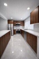 916 NE 2nd St in Hallandale Beach, FL - Building Photo