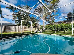 945 Sunflower Ave in Delray Beach, FL - Building Photo - Building Photo