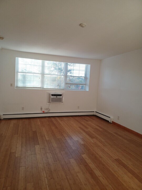 8 Tara Dr, Unit 2 in Weymouth, MA - Building Photo