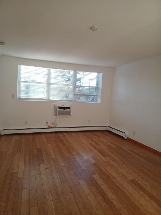 8 Tara Dr, Unit 2