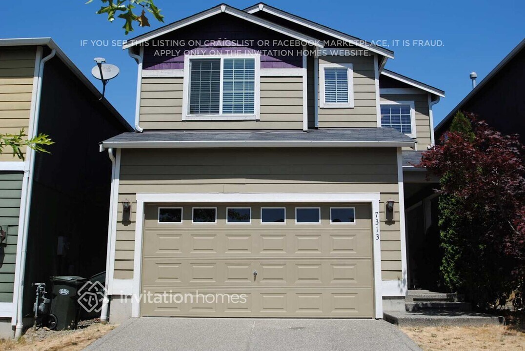 7313 178th St E in Puyallup, WA - Foto de edificio