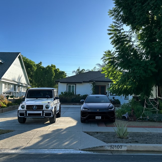 10100 Sophia Ave in North Hills, CA - Foto de edificio - Building Photo