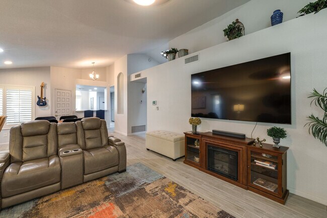 552 N Fountain Cir