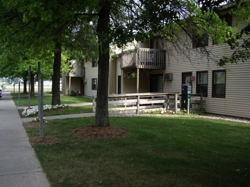 West Town Apartments in Plainwell, MI - Foto de edificio