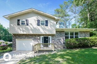 5830 Deerfield Trail in College Park, GA - Building Photo