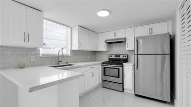 2412 W 54th Pl in Hialeah, FL - Building Photo - Building Photo
