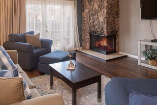 Victorian Villas in Sparks, NV - Building Photo