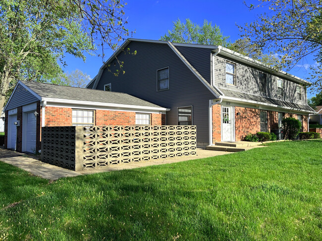 3131 S Piccadilly St in Bloomington, IN - Foto de edificio - Building Photo