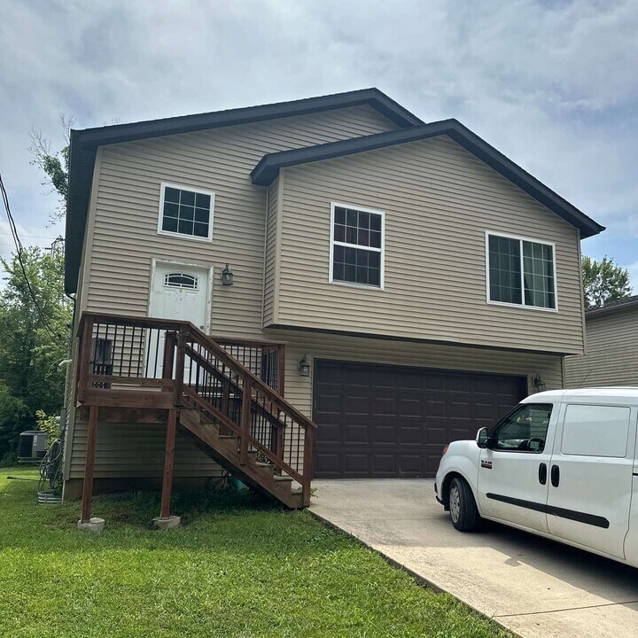 152 Black Jack Rd in Collinsville, IL - Building Photo