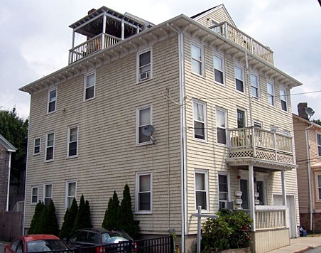 7 Brewer St in Newport, RI - Foto de edificio