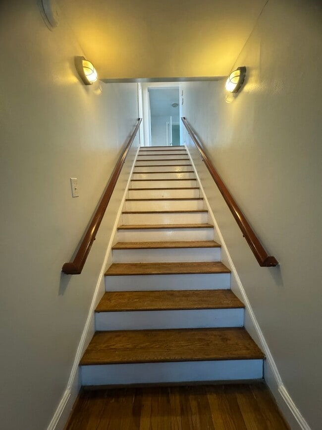 property at 2914 Rosewood Dr