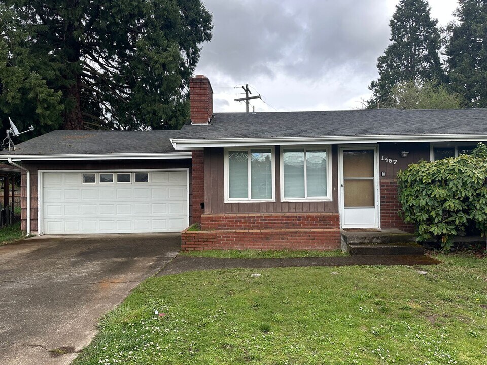 1457 Lake Dr in Eugene, OR - Building Photo