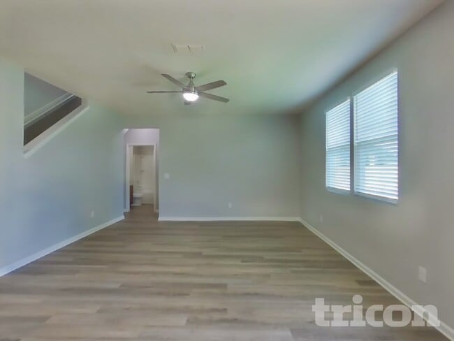 372 Harley Dr in Jacksonville, FL - Foto de edificio - Building Photo