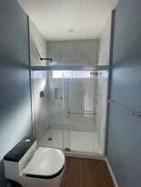 7642 Etiwanda Ave in Los Angeles, CA - Building Photo