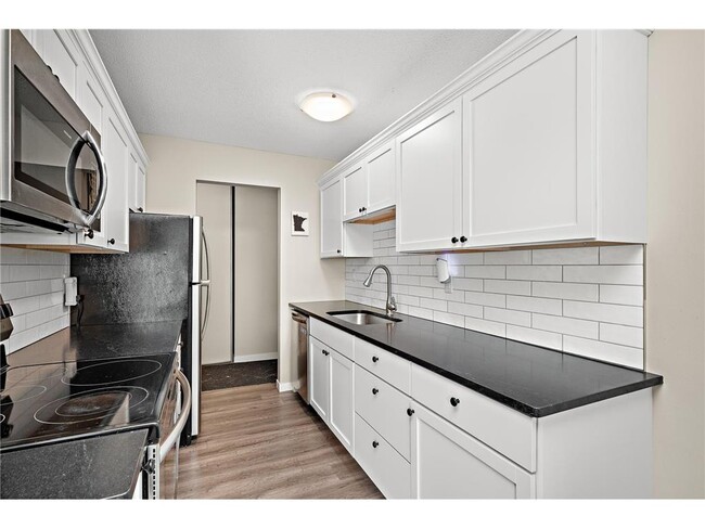 4618 Cedar Lk Rd S in Minneapolis, MN - Building Photo - Building Photo