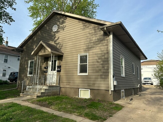 917 S 1st Ave in Sioux Falls, SD - Building Photo - Building Photo