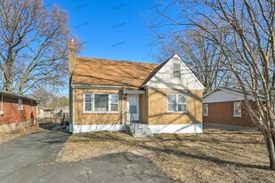 1121 Trampe Ave in St. Louis, MO - Building Photo