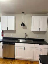 1808 Eckener Dr in Portage, MI - Foto de edificio - Building Photo