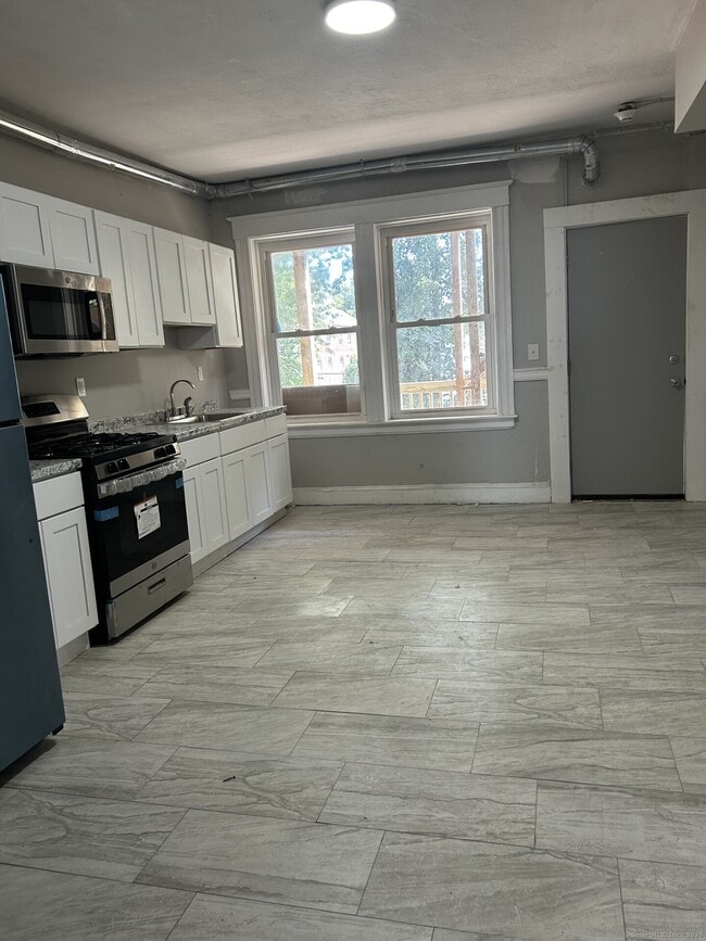 155 Washington St in New Britain, CT - Foto de edificio - Building Photo