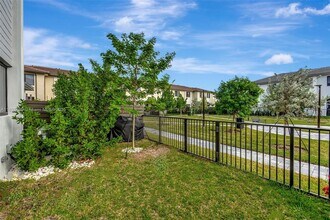 8282 SW 120th Ter in Kendall, FL - Building Photo - Building Photo