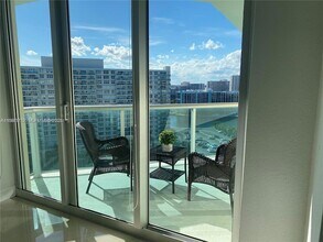 3801 OCEAN Dr, Unit PH16S in Hollywood, FL - Foto de edificio - Building Photo