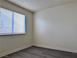 6517 Chilton Ct in Las Vegas, NV - Building Photo - Building Photo