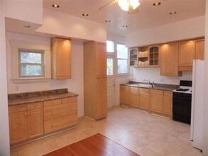 2016 Wayland Ave in Cincinnati, OH - Building Photo - Building Photo