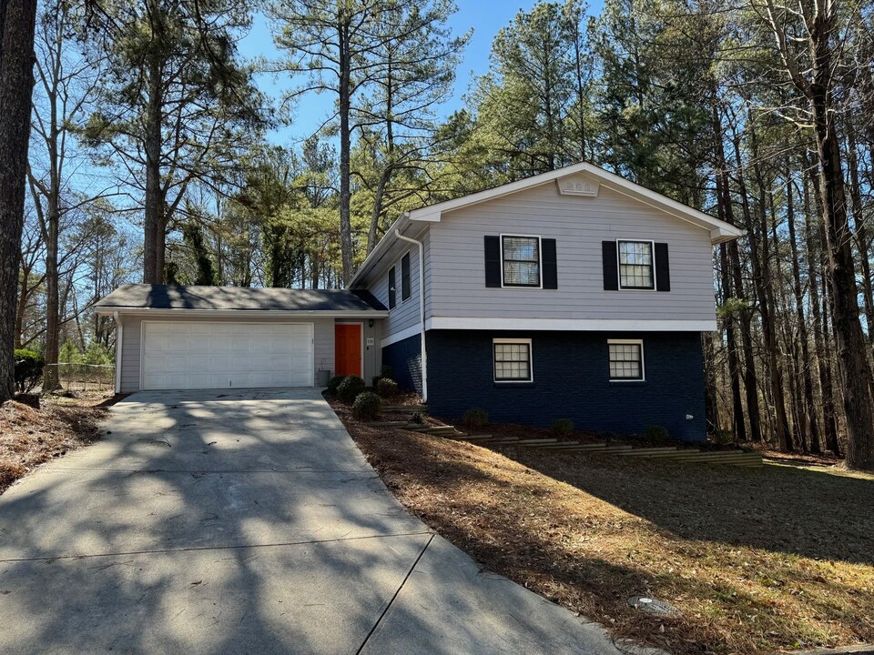 110 Feldwood Pines St in College Park, GA - Building Photo