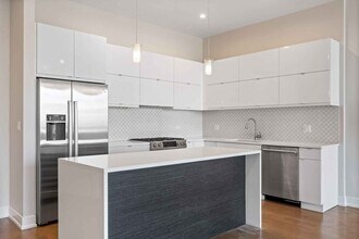 2335 W Chicago Ave in Chicago, IL - Building Photo - Building Photo