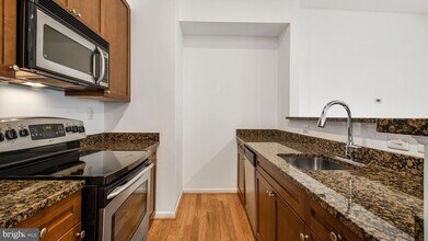 1501 27th St SE, Unit 406 in Washington, DC - Building Photo - Building Photo