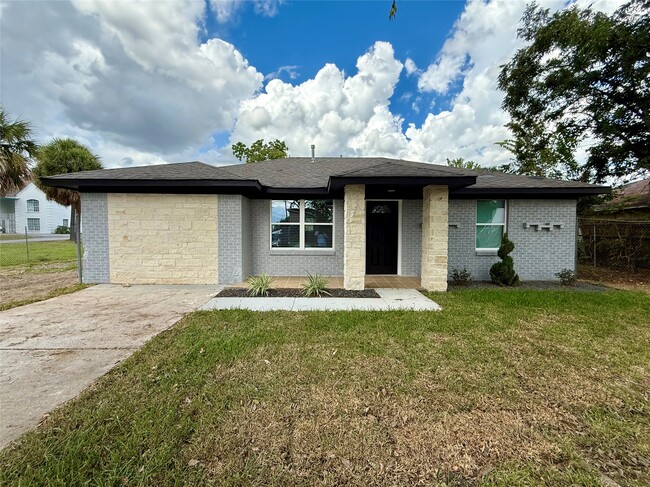 2630 De Soto St