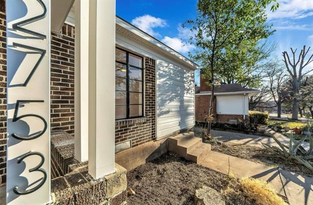 property at 2753 El Tivoli Dr