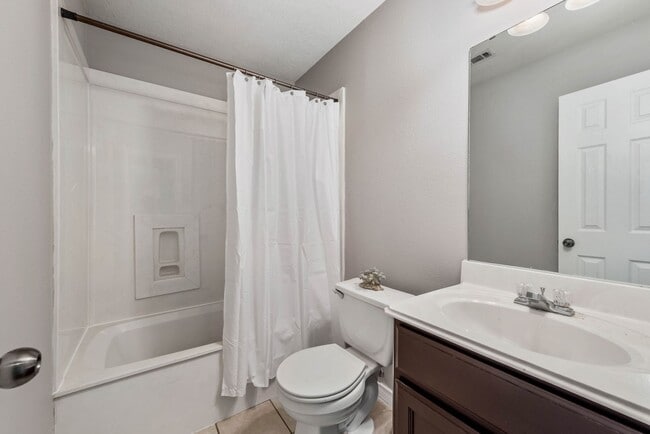 AUGUST PRE-LEASE! Incredible 4 Bed 3 Bath in College Station, TX - Building Photo - Building Photo