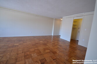 69 Monmouth St, Unit 2 in Brookline, MA - Foto de edificio - Building Photo