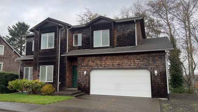 1210 Elkridge Ct in Seaside, OR - Foto de edificio - Building Photo