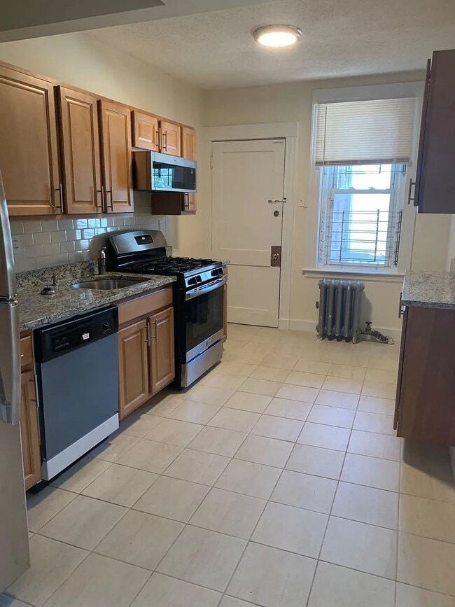 15 Barrows St, Unit 1 in Boston, MA - Building Photo - Building Photo