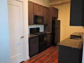 69 King St in Dover, NJ - Foto de edificio - Building Photo